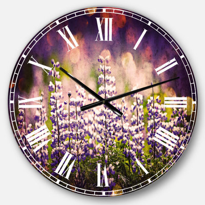 Lupin bleu sur fond bleu - Horloge murale traditionnelle