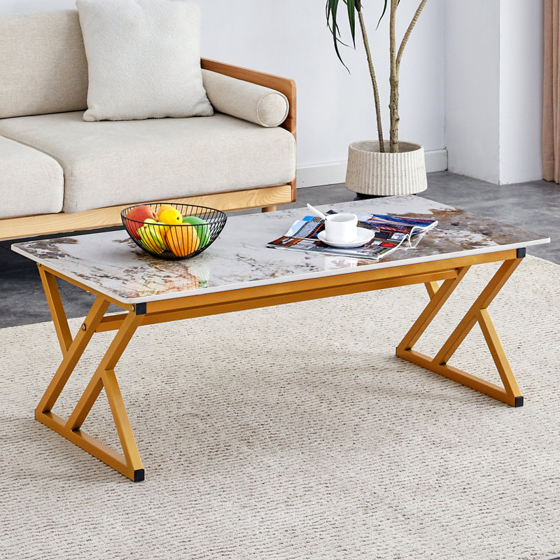 Table basse moderne avec plateau en pierre frittée et base en métal doré, table de salon contemporaine tendance, facile à nettoyer:
