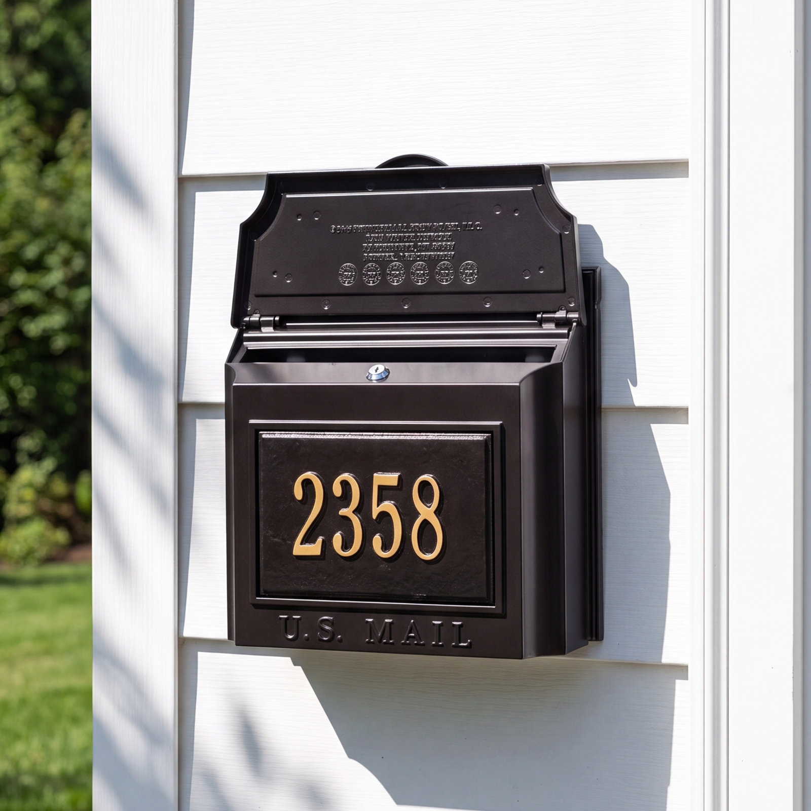 Locking Wall-Mounted Mailbox, Black, Yes