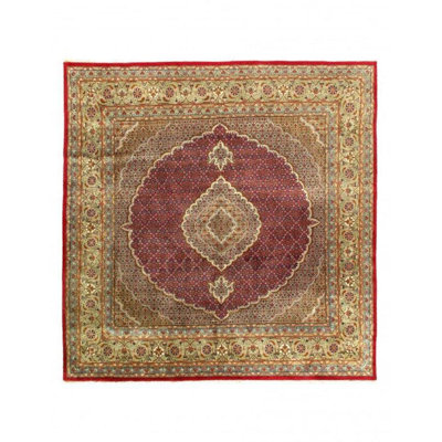 Scarlytt Oriental Area Rug in Red