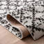 Tapis gris à motif géométrique Jeterson-343093922