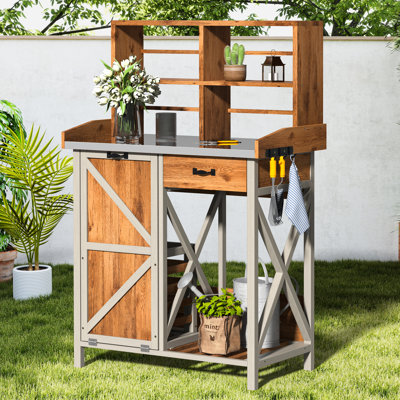 Banc de jardin d'extérieur 35 po avec poubelle inclinable, plateau de table en métal galvanisé, huche de rangement, tiroir et crochets latéraux, gris argenté / bois de sapin naturel