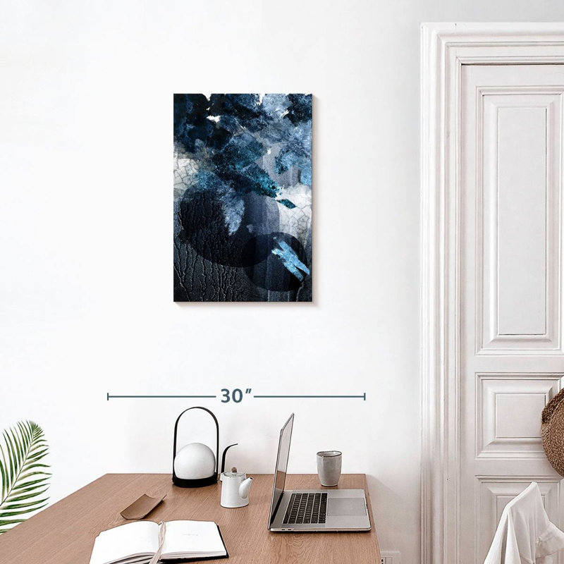 Avery Navy White, 24" H x 16" W