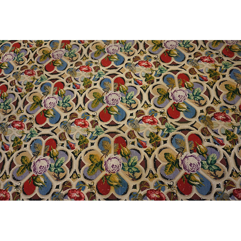 Tapis carré antique à motif floral anglais, fin du 19e siècle