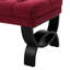 Tissu rouge élégant, avec une touche royale et un banc classique capitonné avec un motif à losanges élégant
