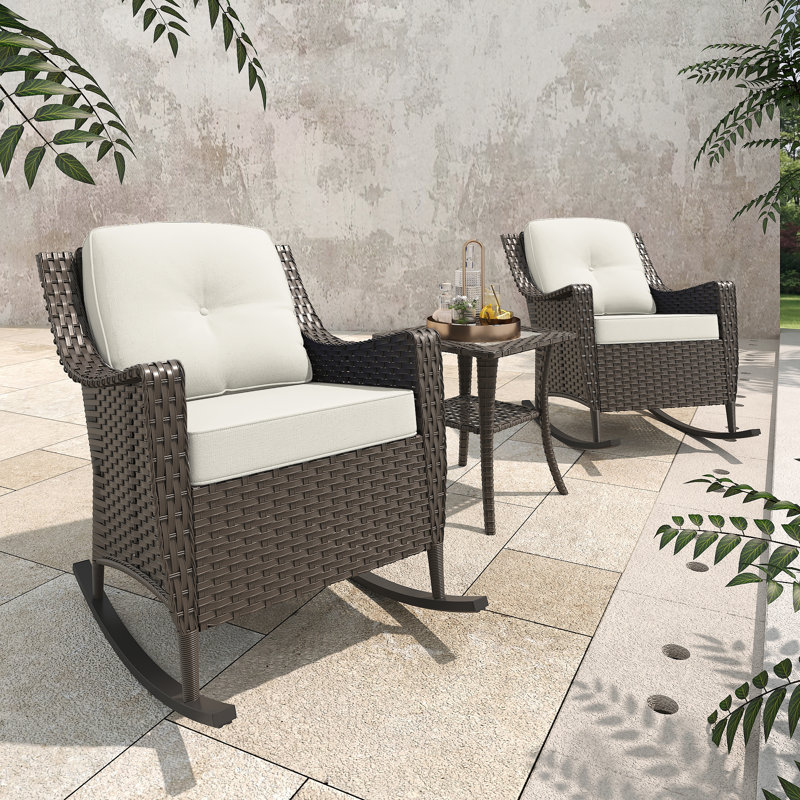 Ensemble de chaises berçantes en osier 3 pièces pour patio - 2 chaises berçantes et table d'appoint - Résistant aux rayons UV et aux intempéries avec coussins amovibles de 4 po d'épaisseur - Parfait pour le porche, la terrasse et la cour