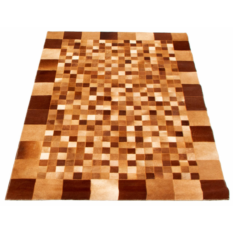 Tapis brun en cuir de vache fabriqué à la main Haghbarth