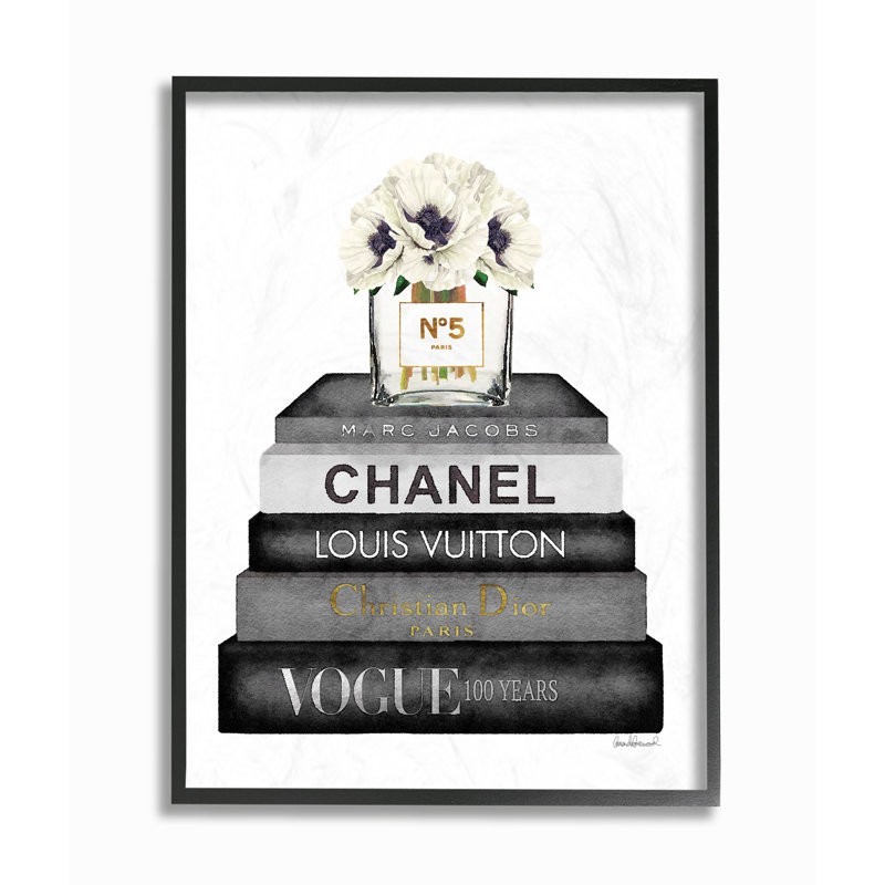 «Fashion Designer Flower Bookstack Black and White», impression, H 14 po x l 11 po, Giclée encadrée noir minuit