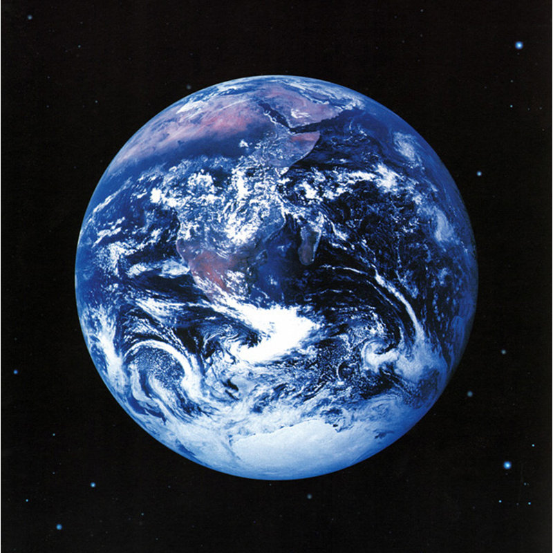 La Terre, H 15 po x l 15 po