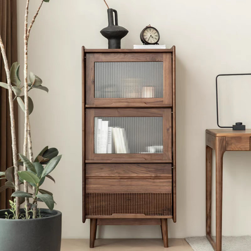Vitrines en bois massif noisette + verre