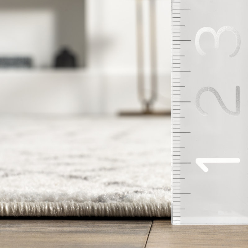 Giannini Geometric Moroccan Area Rug in Gray/ Off White, Round 4'