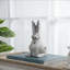 Statue de lapin en ciment patiné