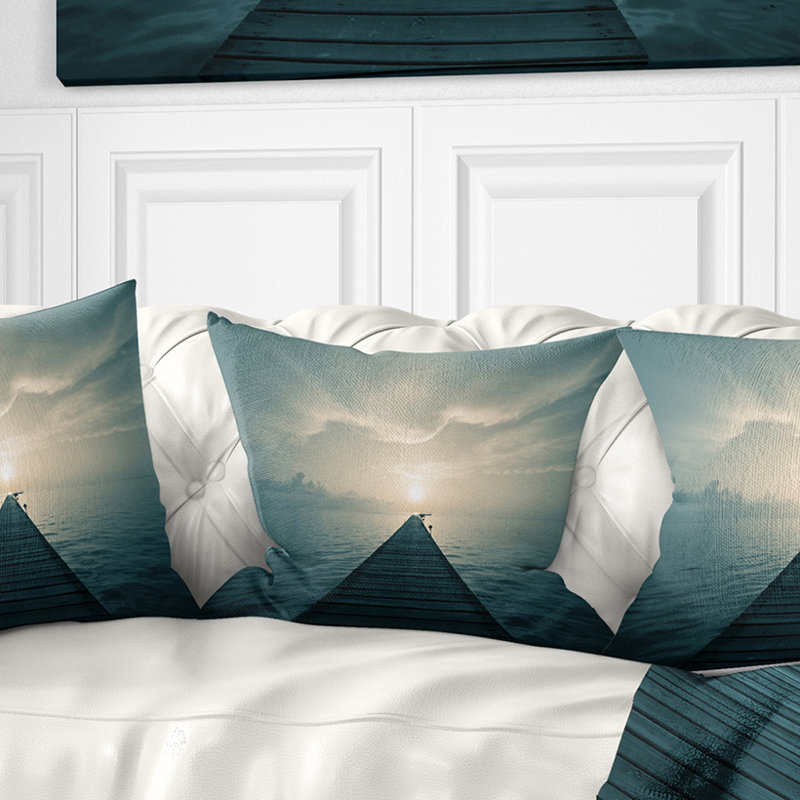 Coussin foncé imprimé Boardwalk dans Blue Sea, 16 po x 1 po, Coussin décoratif