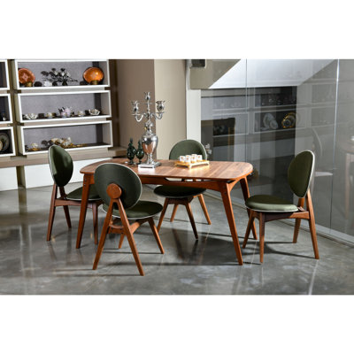 Ensemble repas pour quatre personnes