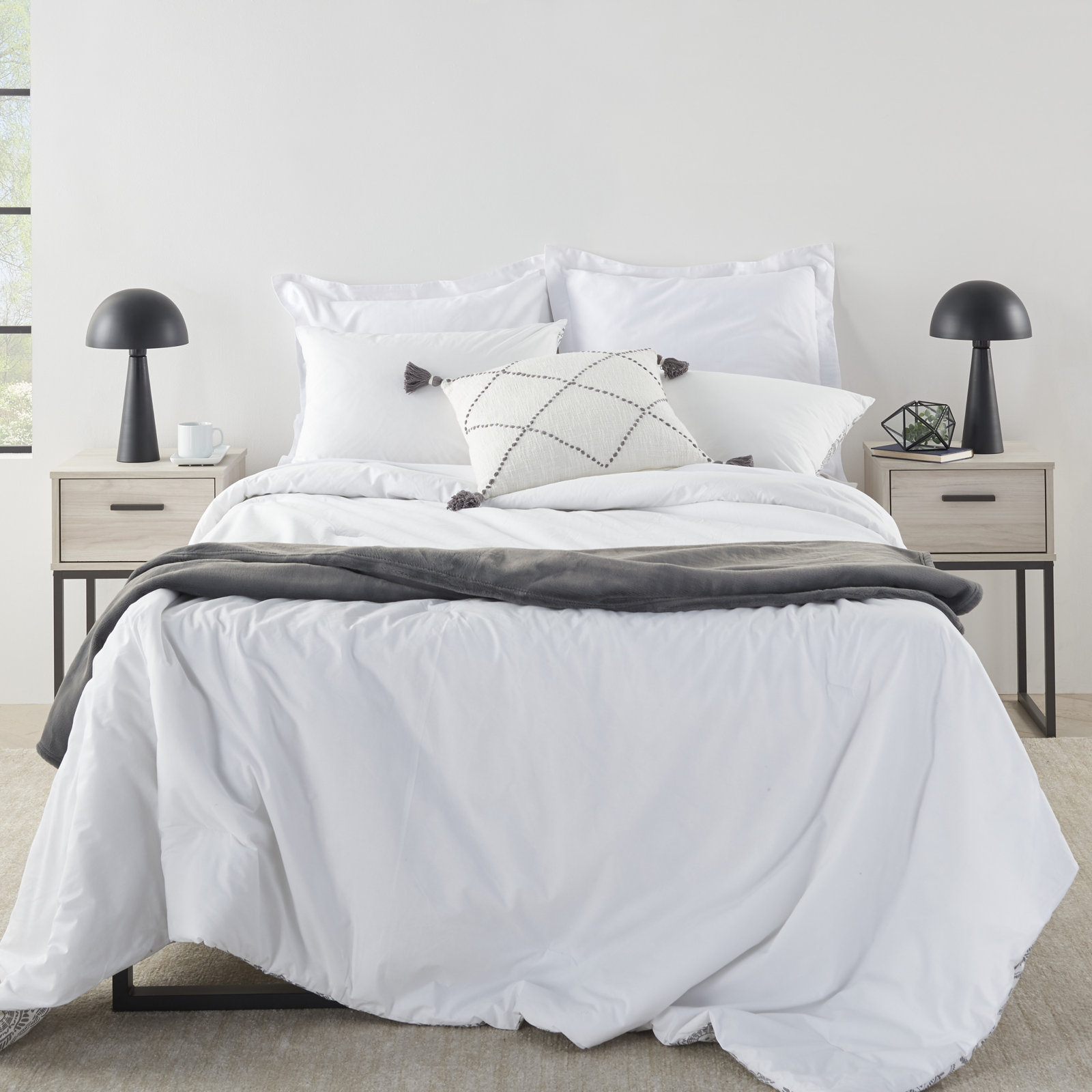 Berit Table Lamp, Black