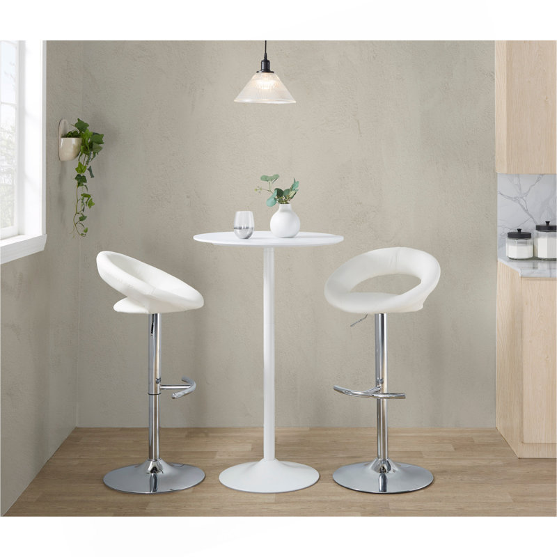 La table contemporaine s'ajuste de la salle à manger au bar en métal blanc et bois blanc