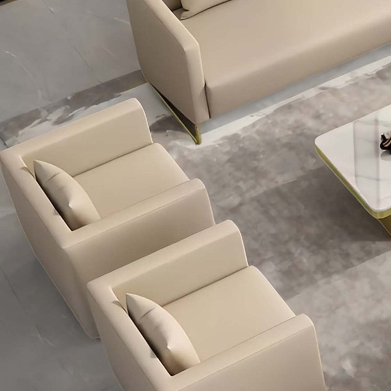 Ensemble de réception beige avec canapé et table basse