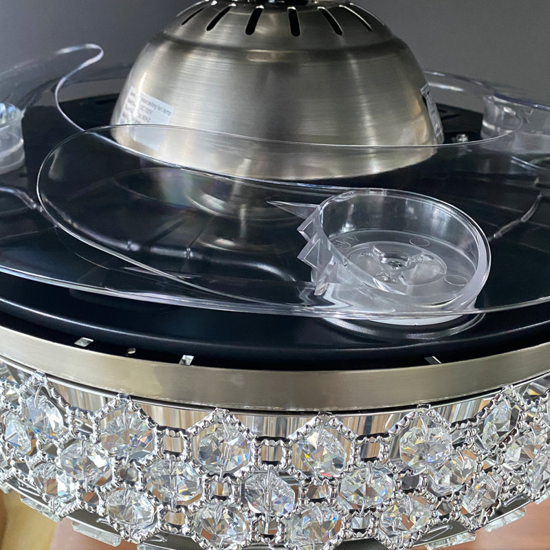 Ventilateur de plafond 42 po à 4 pales avec télécommande et éclairage inclus Espiridion