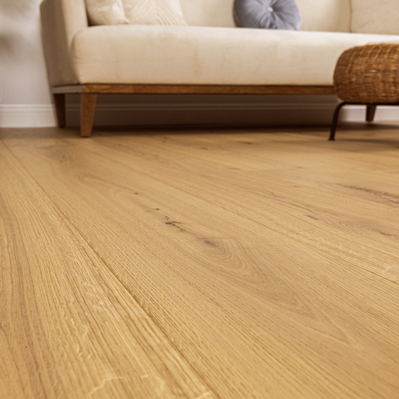 Parquet massif en stratifié de 9,5 po x 86 po 4 mm Sterlington, Or Newcastle