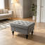 Élégant tabouret avec repose-pieds, repose-pieds capitonné avec rangement classique, tabouret avec repose-pieds dans le salon et banc à chaussures