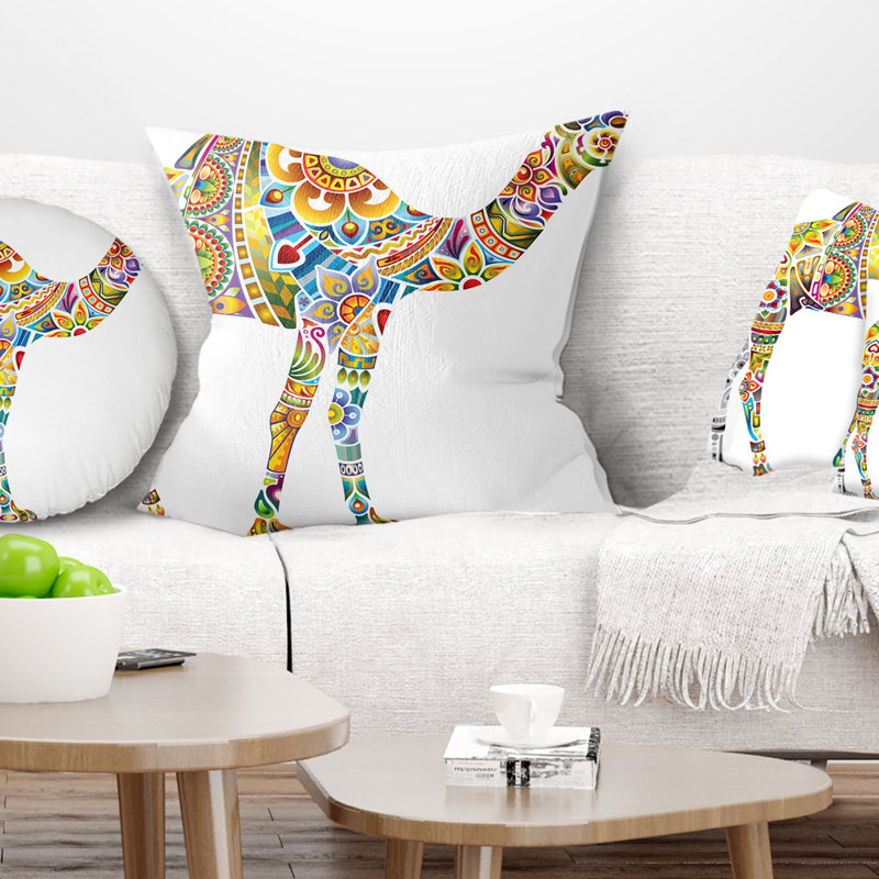 Chameau floral joyeux - coussin imprimé animal, 16 po x 1 po, Coussin décoratif