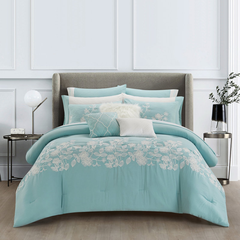 Ensemble d'édredon en microfibre vert clair / blanc 12 pièces Juliett, Édredon très grand + 11 pièces supplémentaires