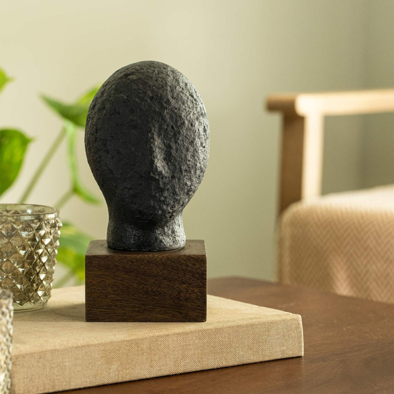 Figurines & Sculptures