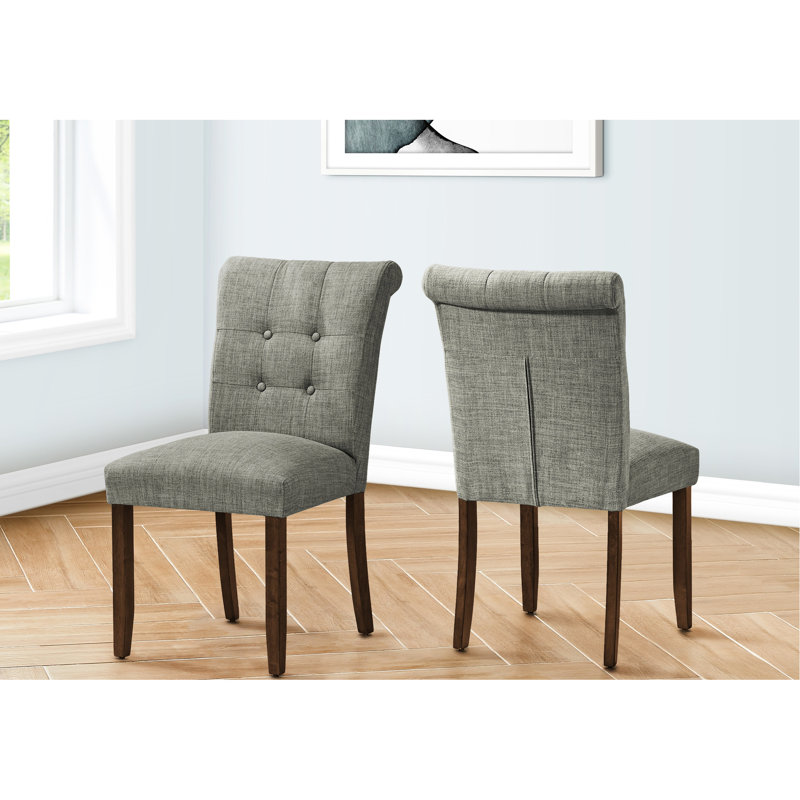 De 2 chaises de salle à manger modernes de 38 po de hauteur, recouvertes de tissu gris, avec des pieds robustes en bois de noyer