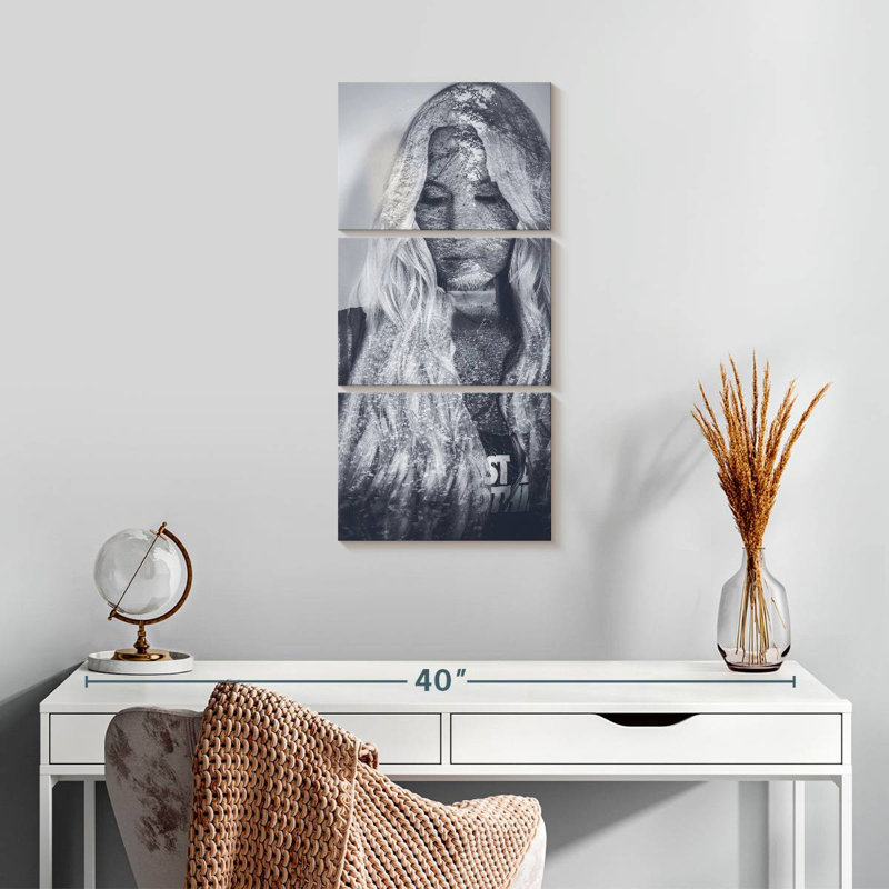 Portrait de femme Sakura, H 27 po x l 12 po