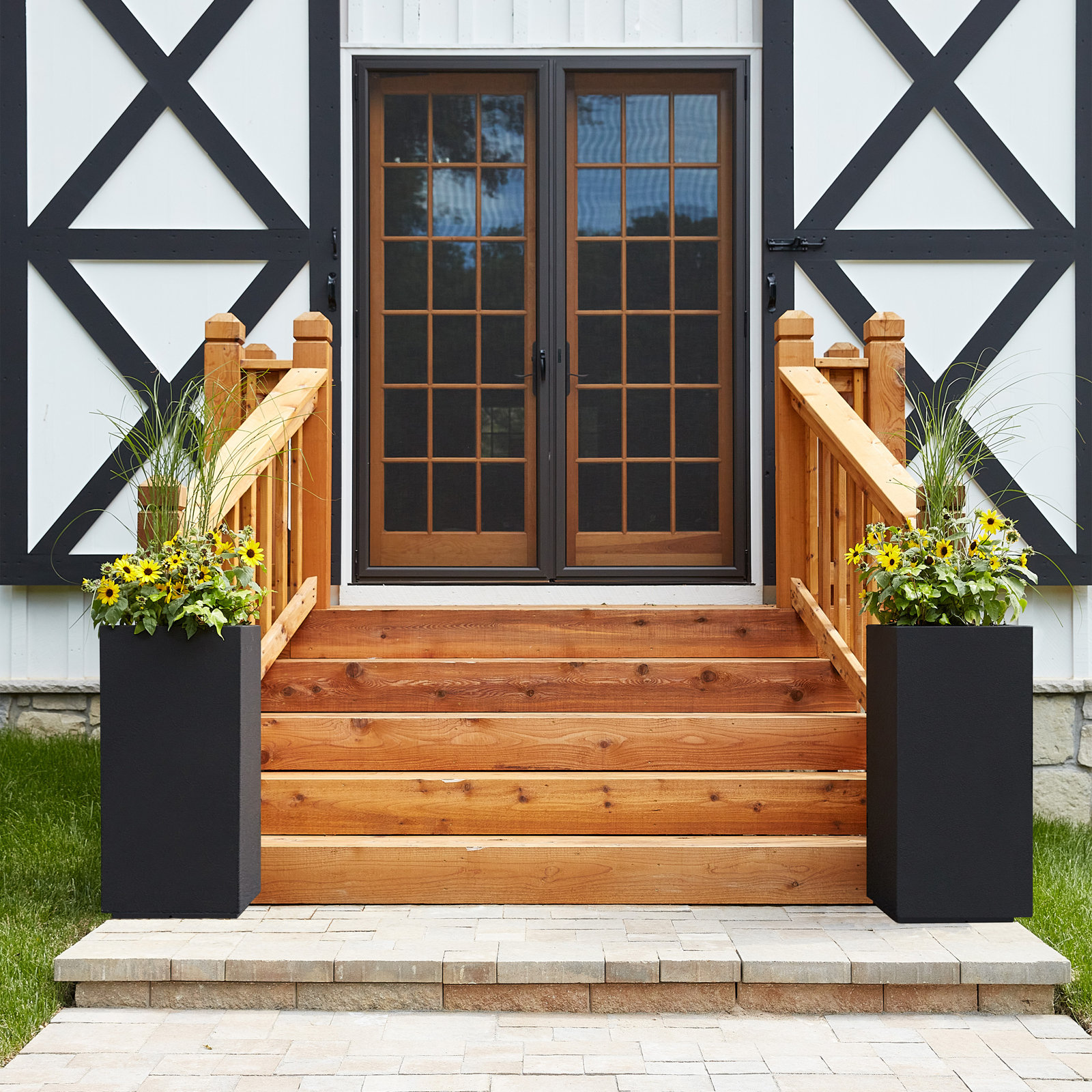 Gita 16" Pot Planter, Black