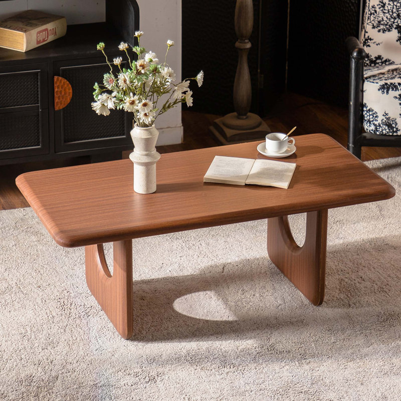 Table basse moderne et minimaliste avec pieds en forme de U