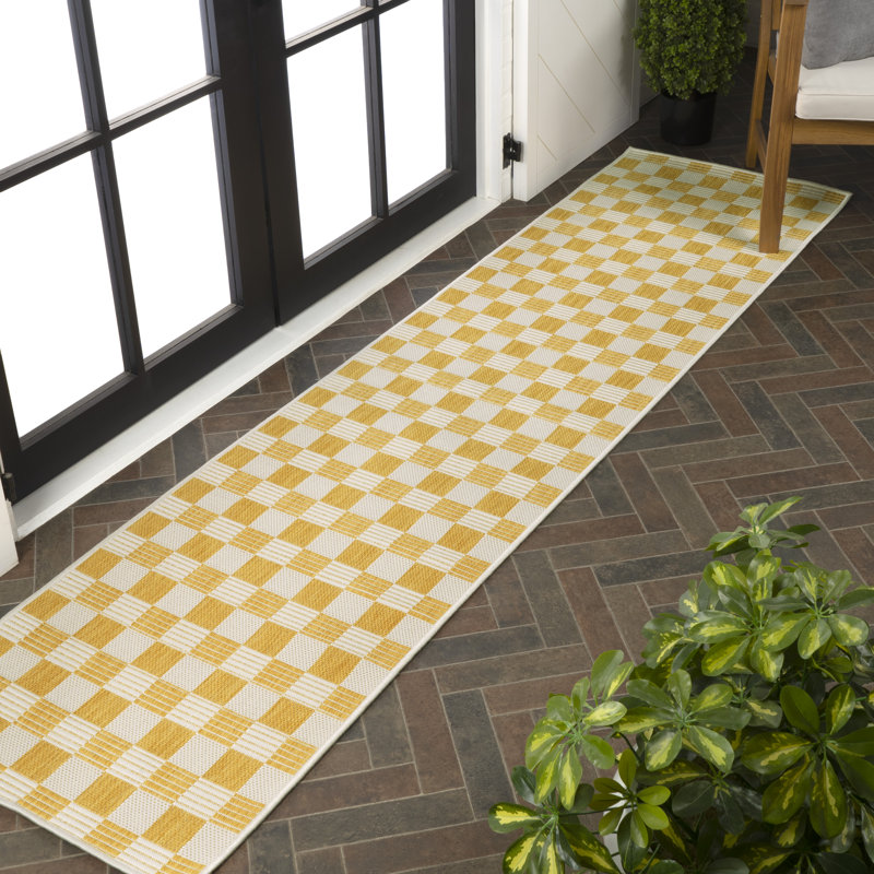 Aimee Traditional Cottage Checkerboard Yellow/Cream Indoor/Outdoor Rug, Runner 2' x 7'10"