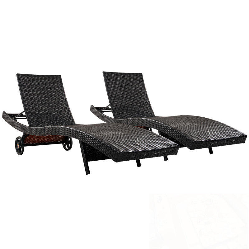 Ensemble de 2 chaises longues en osier de patio avec roulettes et table d'appoint, Noir et brun