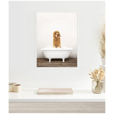 «Golden Labradoodle in Rustic Bath Style» par Amy Peterson, reproduction d'art sur toile encadrée