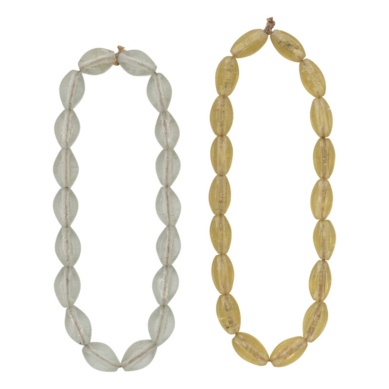 Décoration en perles de verre sur cordon de jute