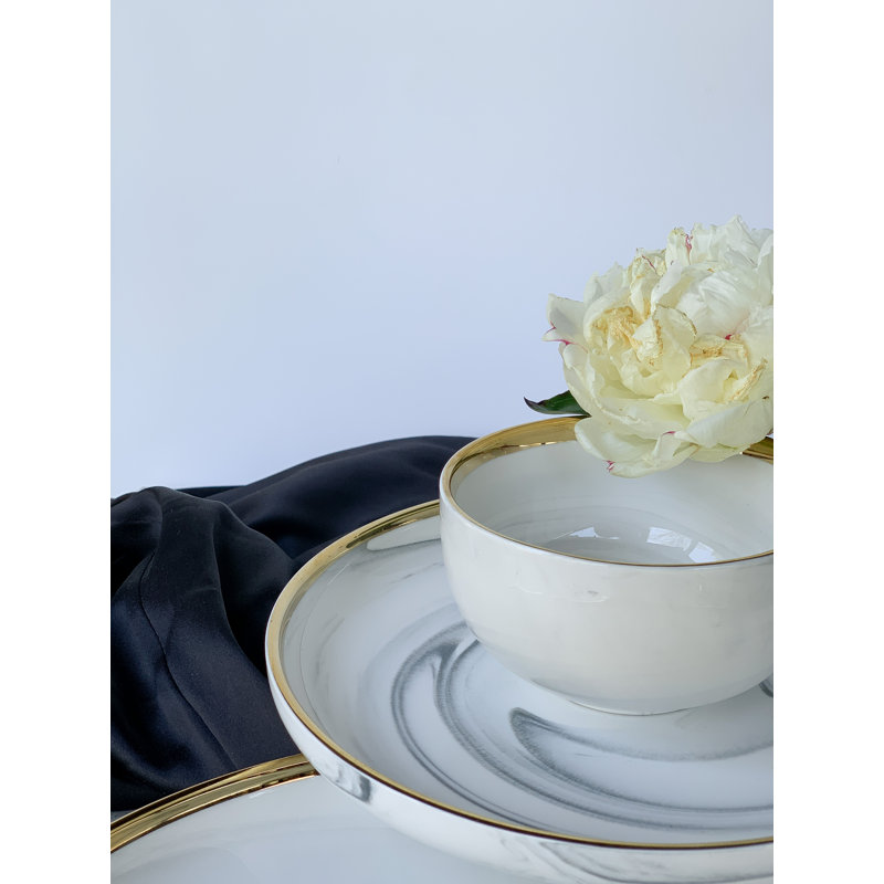 Assiette en marbre avec bordure dorée de la collection Luxury - petite 8 po