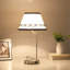 Lampe de table moderne 20 pouces Shelby avec station de recharge USB / USB