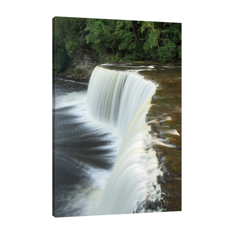 "Tahquamenon Falls Michigan II" par Alan Majchrowicz, reproduction de photo sur toile tendue, H 18 po x l 12 po x P 1,5 po