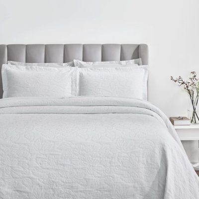 Hibiscus 100% Cotton Dual-Tone Matelassé Floral Bedspread Set 