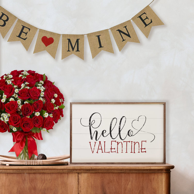 Hello Valentine Heart - mots rouges, L 36 po x H 24 po, Blanc / noir / rouge
