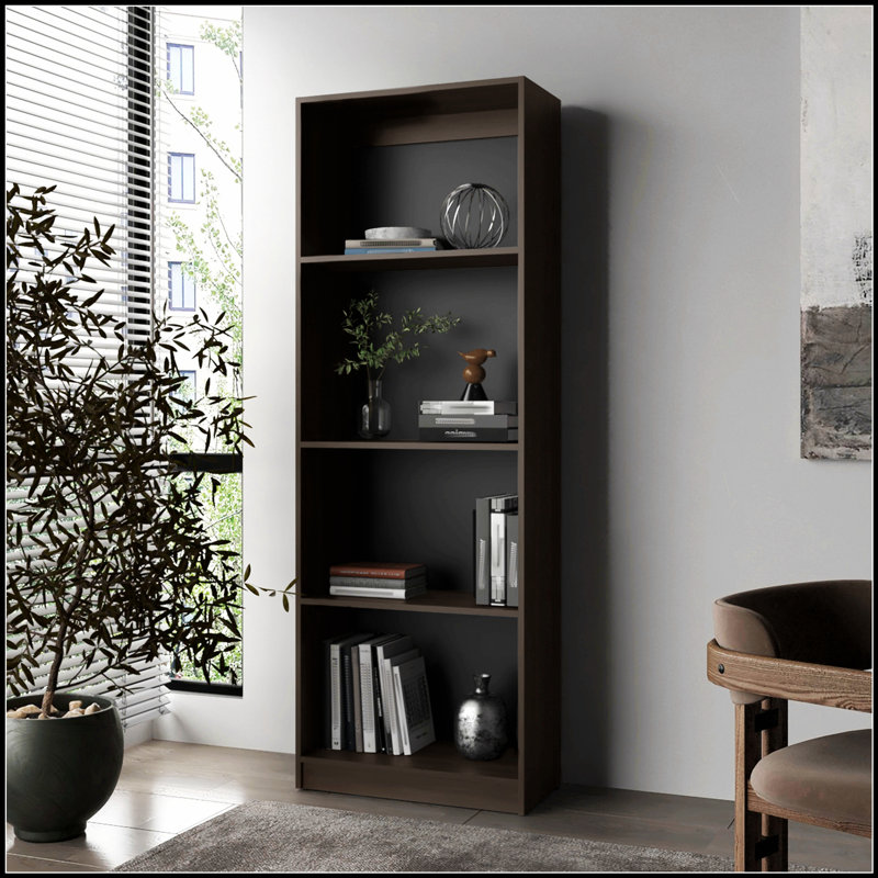 Bibliothèque plate en noyer teinté avec rangement ouvert et 4 tablettes, parfaite pour organiser et exposer des objets décoratifs.