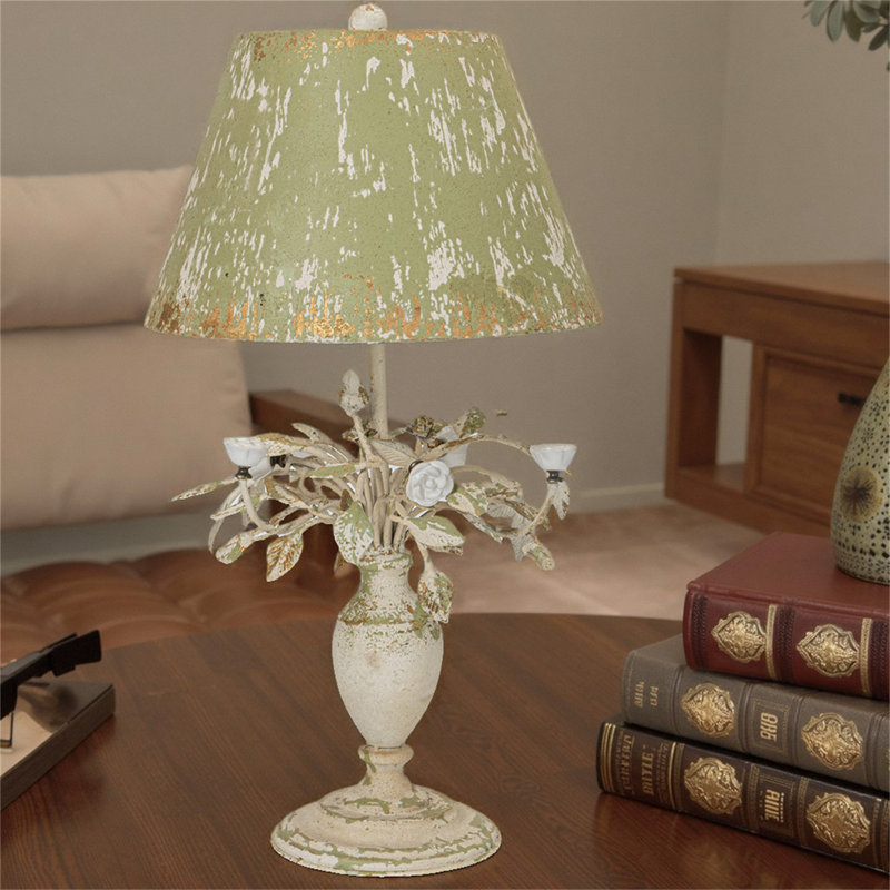  Lampe de table de style rétro avec abat-jour vert vieilli et base florale, pièce décorative rustique