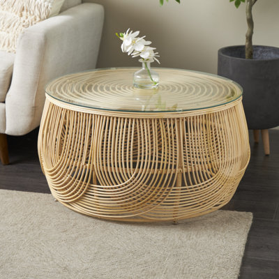 Table basse en rotin brun clair