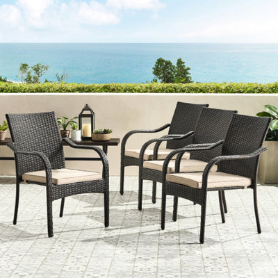 Chaise de patio d'extérieur 4 pièces, résine brune, structure en fer, coussins d'eau, accoudoirs courbés, profondeur de produit de 17,17 po, largeur de 29,27 po, hauteur de 35,12 po