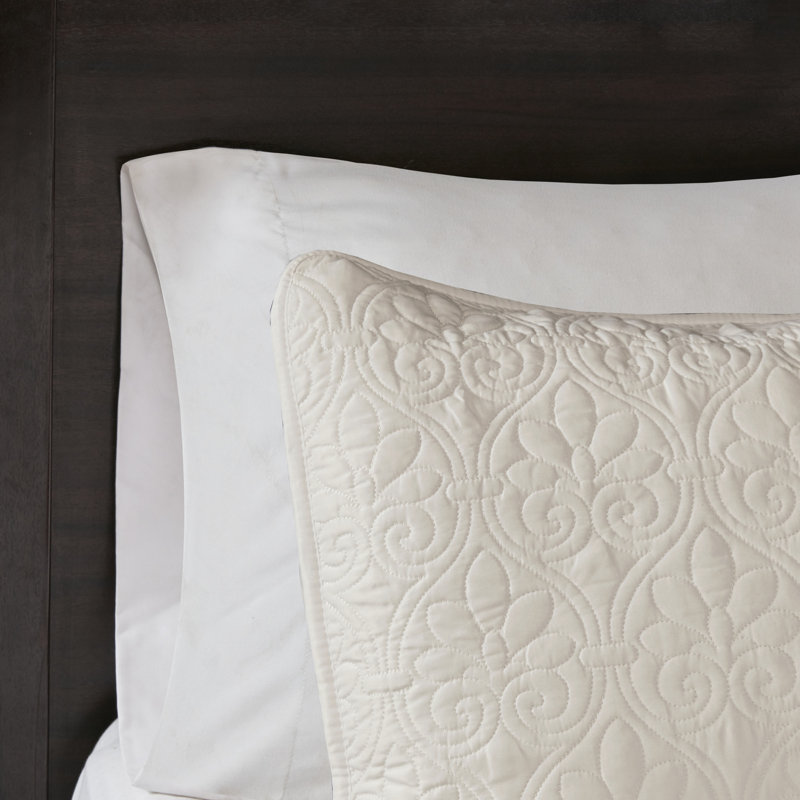 Cream Twin Reversible Microfiber Quilt Set