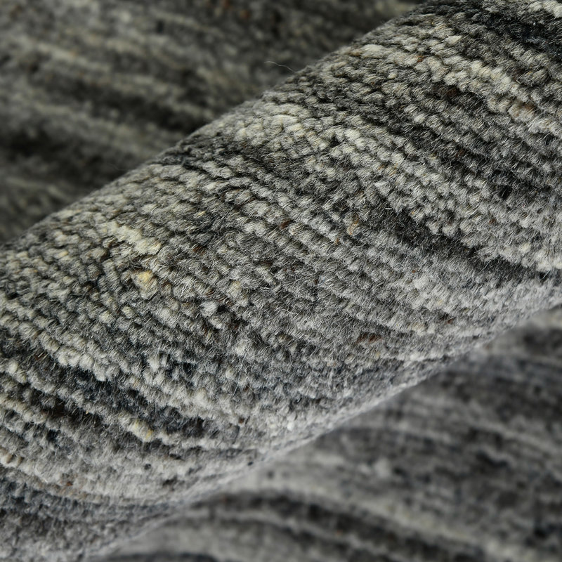 Tapis gris foncé en laine tissé à la main Holliman, Rectangle 4 pi x 6 pi