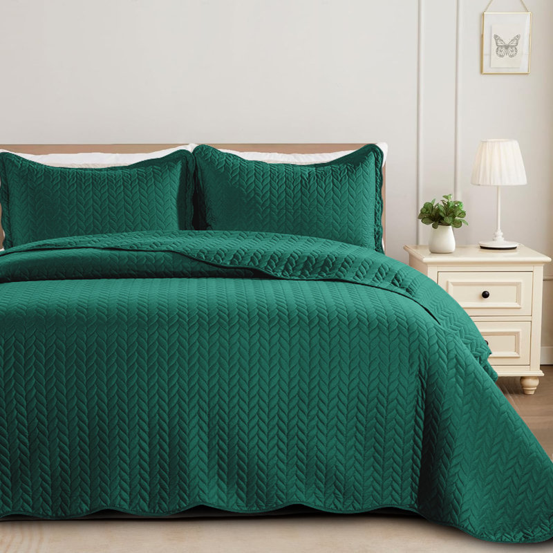 Oxford Homeware Embossed Microfiber Queen Bedspread Set - Soft and Oversized Bedding Set with Matching Shams, Emerald