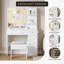 Bureau de coiffeuse avec miroir, 3 tables de maquillage avec station de charge, 3 tiroirs, 3 tablettes ouvertes et une armoire, coiffeuse moderne pour la chambre à coucher, studio de maquillage