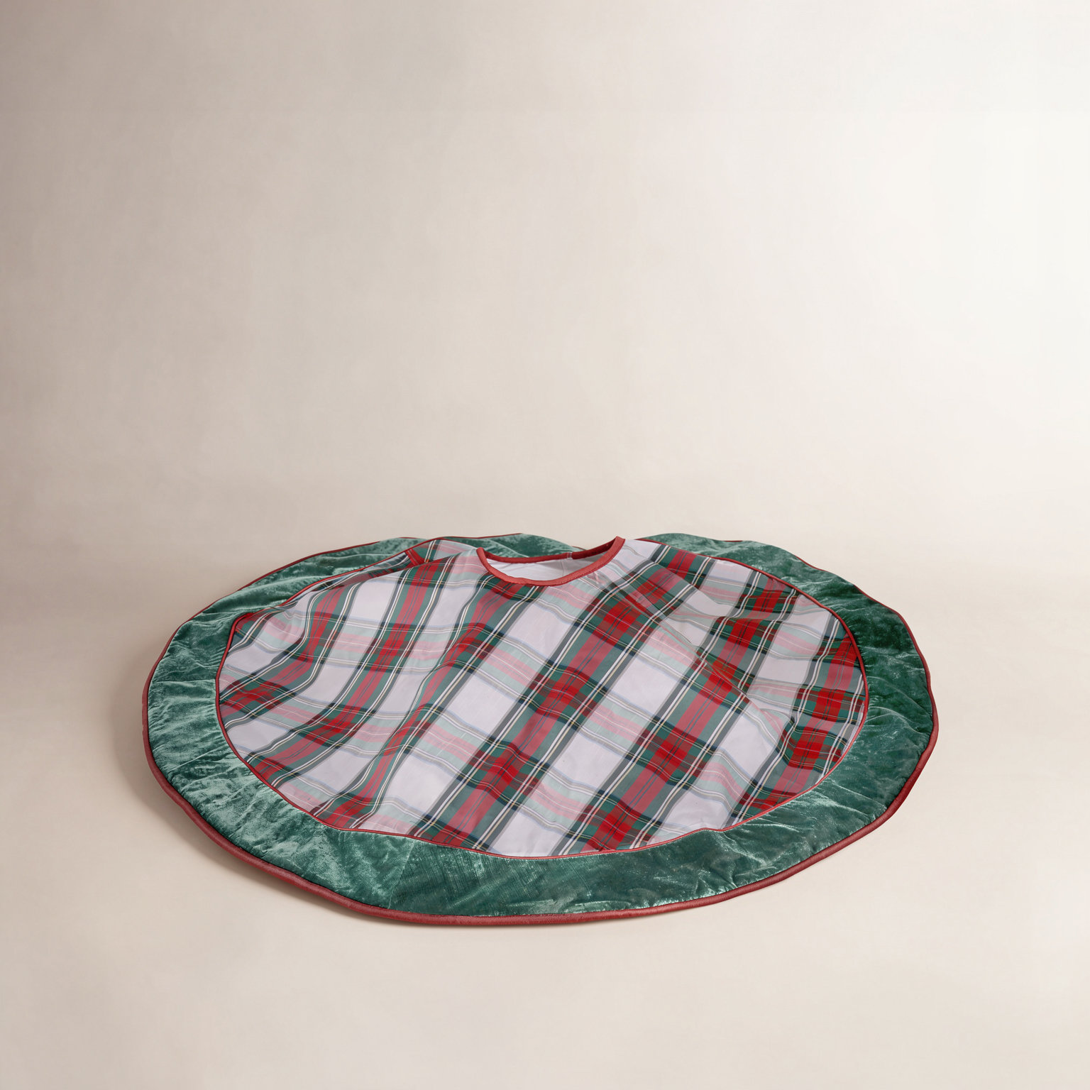 Berry Ridge Velvet Tree Skirt