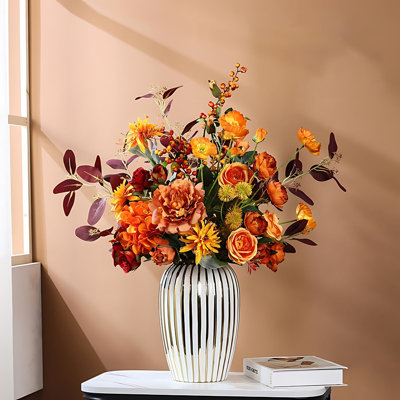 Assortiment de tissus dans un vase